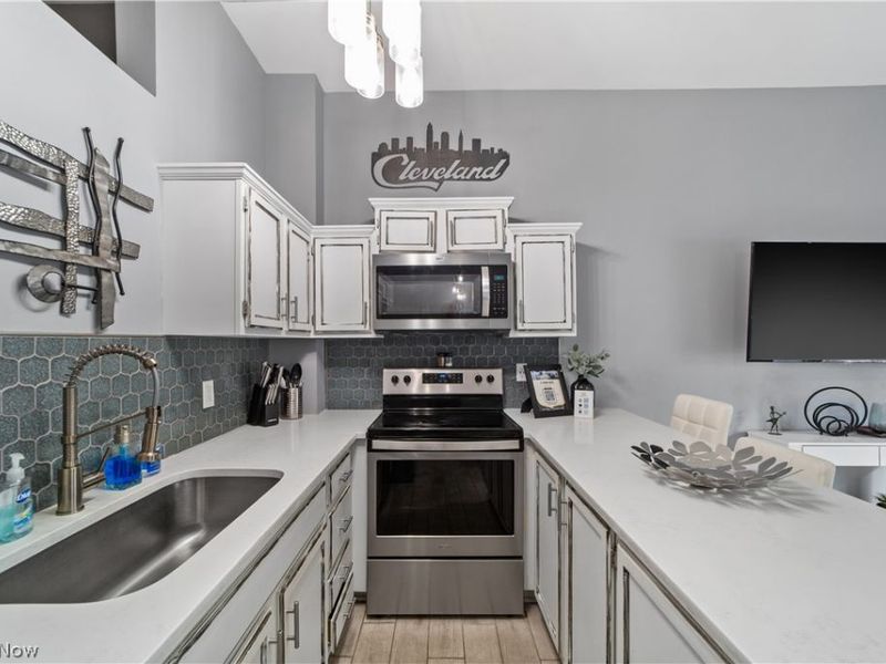 408 W Saint Clair Avenue, Unit 205, Cleveland, OH 44113 Photo 7