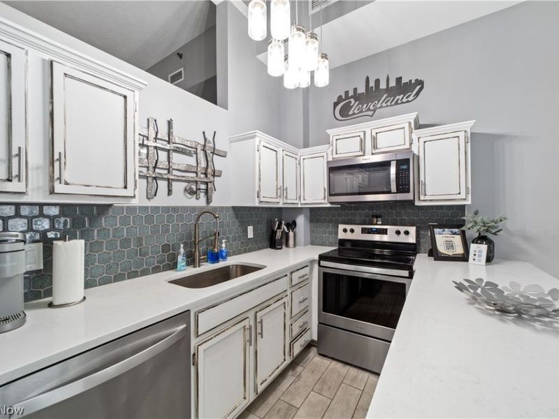 408 W Saint Clair Avenue, Unit 205, Cleveland, OH 44113 Photo 8