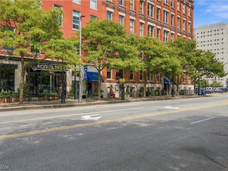 408 W Saint Clair Avenue, Unit 305, Cleveland, OH 44113 Photo 2
