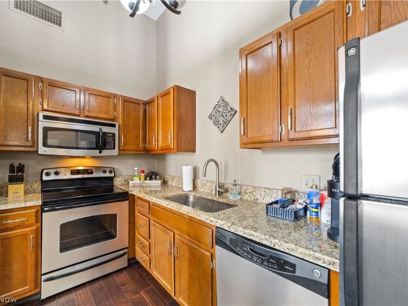 408 W Saint Clair Avenue, Unit 305, Cleveland, OH 44113 Photo 8