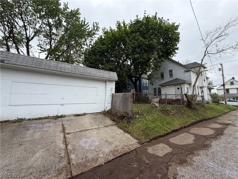 2801 Tampa Avenue, Cleveland, OH 44109 Photo 12