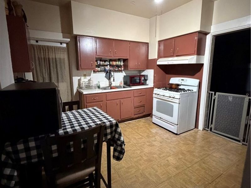 2801 Tampa Avenue, Cleveland, OH 44109 Photo 5