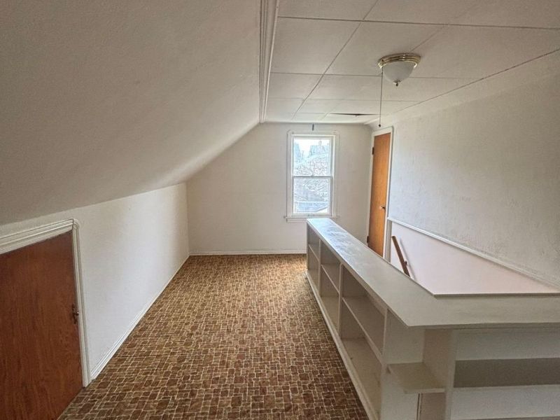 10917 Governor Avenue, Cleveland, OH 44111 Photo 11