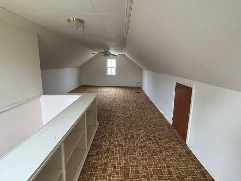 10917 Governor Avenue, Cleveland, OH 44111 Photo 12