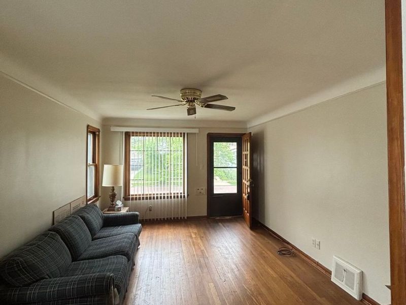 10917 Governor Avenue, Cleveland, OH 44111 Photo 2