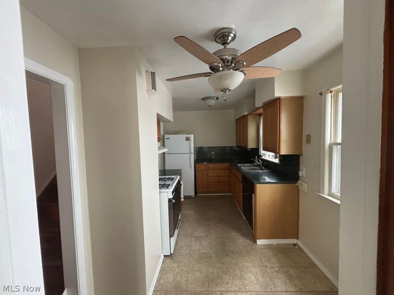 10917 Governor Avenue, Cleveland, OH 44111 Photo 4