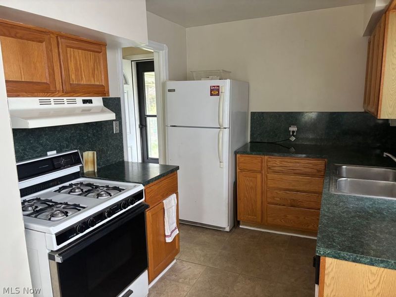 10917 Governor Avenue, Cleveland, OH 44111 Photo 7