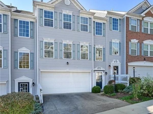 209 Ascot Ct , Coraopolis, PA 15108