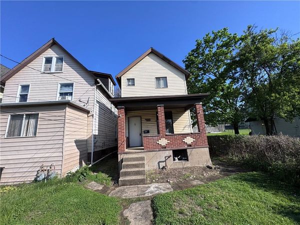1067 Cleveland Ave , Brackenridge, PA 15014
