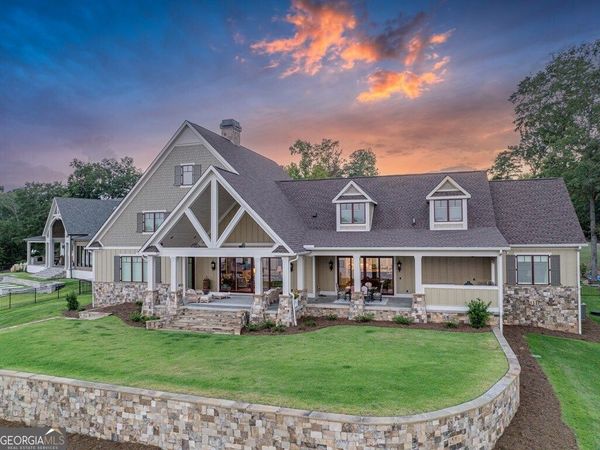 205 Lakecrest Drive NE, Milledgeville, GA 31061