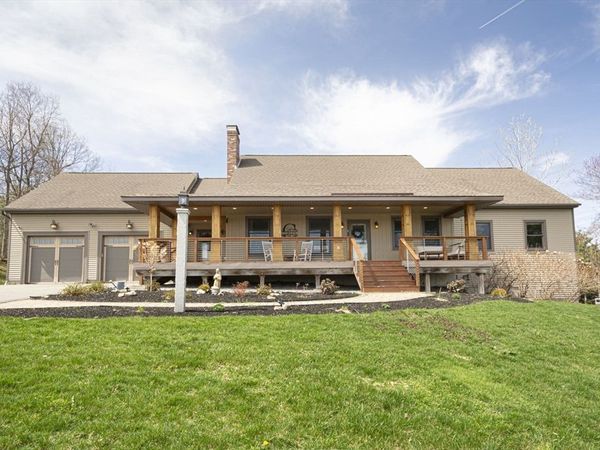 4 Lena Ln, Lunenburg, MA 01462