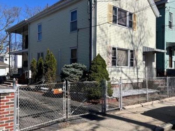 11 Rush St, Somerville, MA 02145