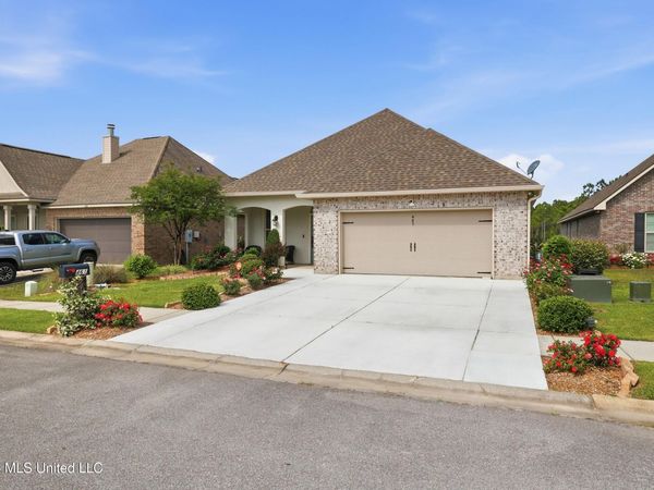 461 Palm Breeze Drive, Ocean Springs, MS 39564