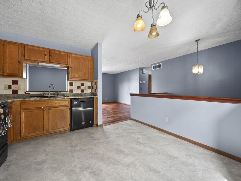 974 Esther Drive, Columbus, OH 43207 Photo 8