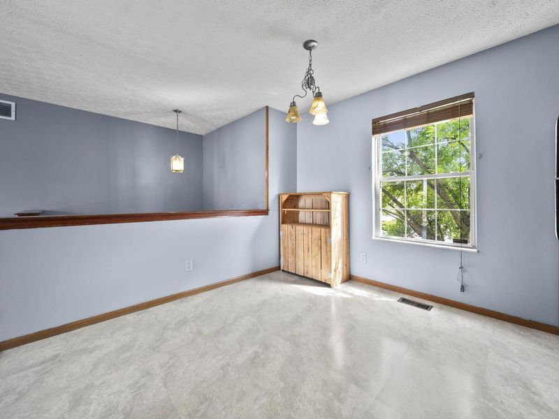 974 Esther Drive, Columbus, OH 43207 Photo 9