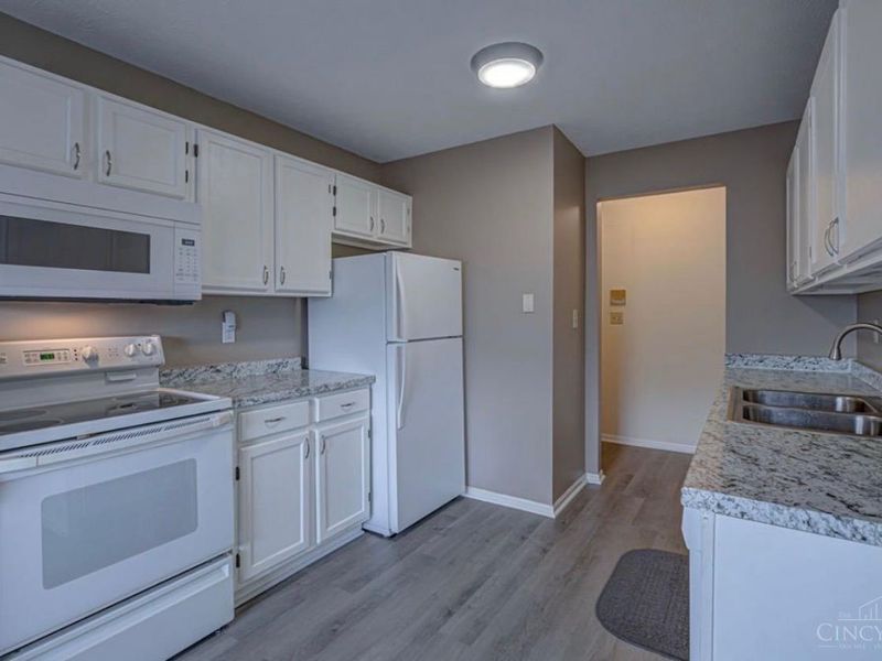 1575 Gelhot Drive, Unit 90, Fairfield, OH 45014 Photo 9