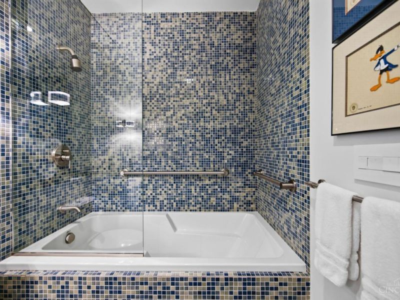 2801 Erie Avenue, Unit 302, Cincinnati, OH 45208 Photo 25