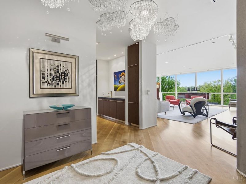 2801 Erie Avenue, Unit 302, Cincinnati, OH 45208 Photo 3