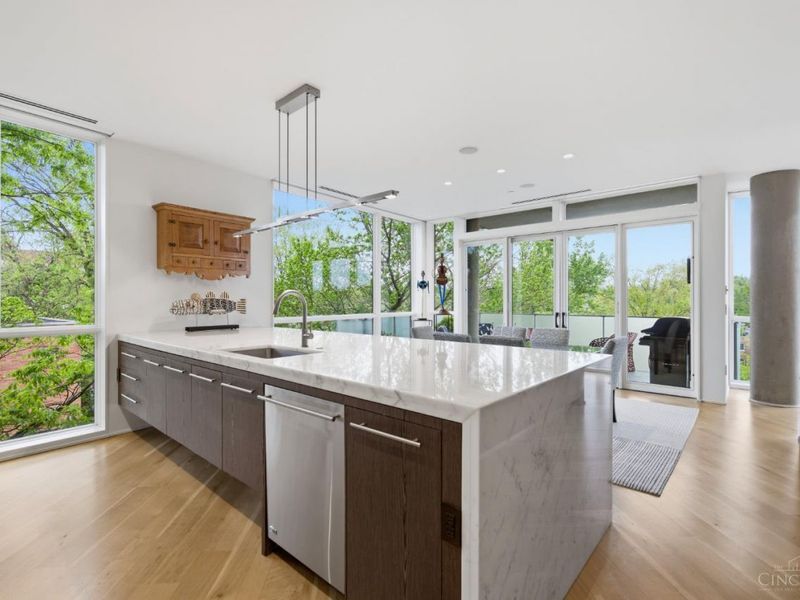 2801 Erie Avenue, Unit 302, Cincinnati, OH 45208 Photo 8