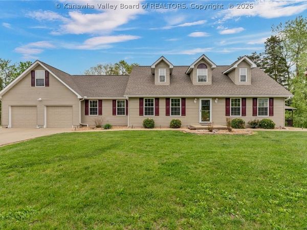 3989 Iva Durst Road, Leon, WV 25123