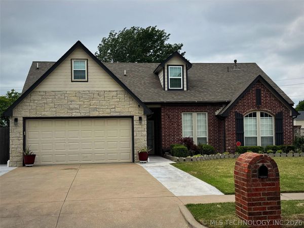 8824 N 130th East Avenue , Owasso, OK 74055