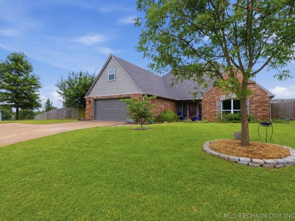 8012 Cottonwood Avenue, Claremore, OK 74019