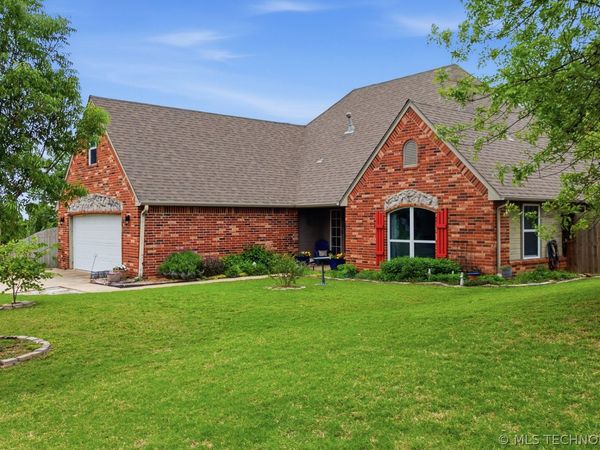 8012 Cottonwood Avenue, Claremore, OK 74019