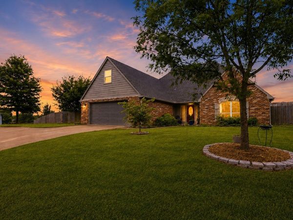 8012 Cottonwood Avenue, Claremore, OK 74019