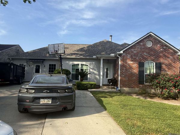 18605 Perkins Oaks Dr, Prairieville, LA 70769