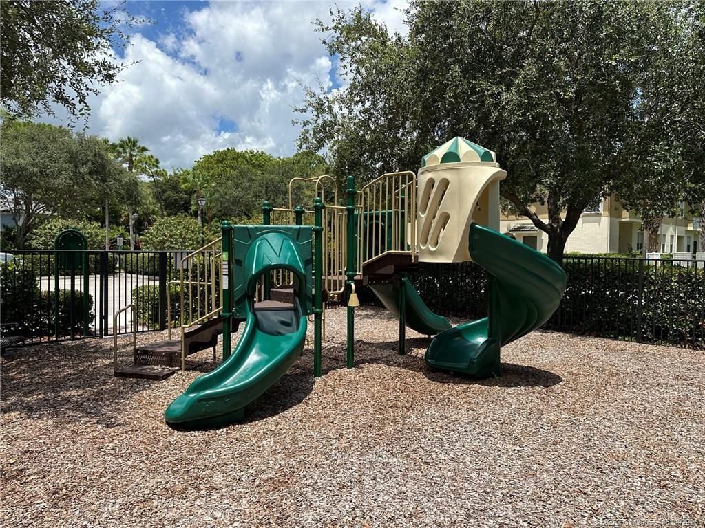 1560 SE Hampshire Way, Unit 204, Stuart, FL 34994 Photo