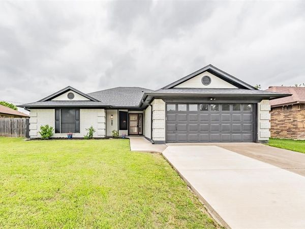 6514 Aires Drive, Arlington, TX 76001