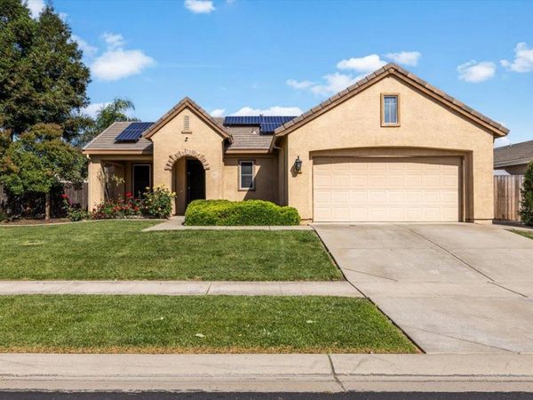 2129 Golden Gate Dr, Plumas Lake, CA 95961