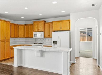 2129 Golden Gate Dr, Plumas Lake, CA 95961 Photo