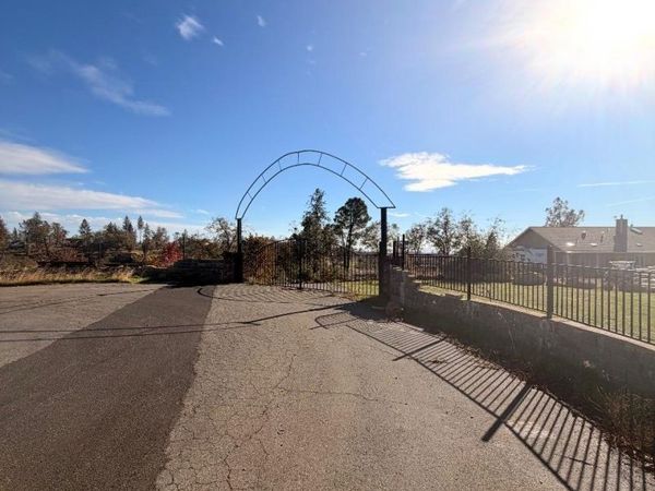 5242 Mirada Ln, Paradise, CA 95969