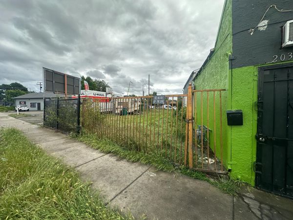 2040 E Main St, Stockton, CA 95205