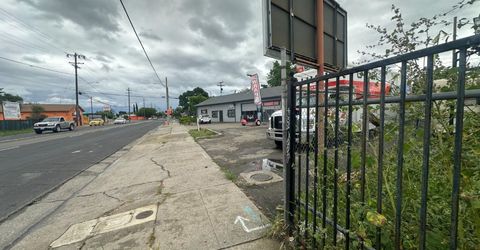 2040 E Main St, Stockton, CA 95205 Photo