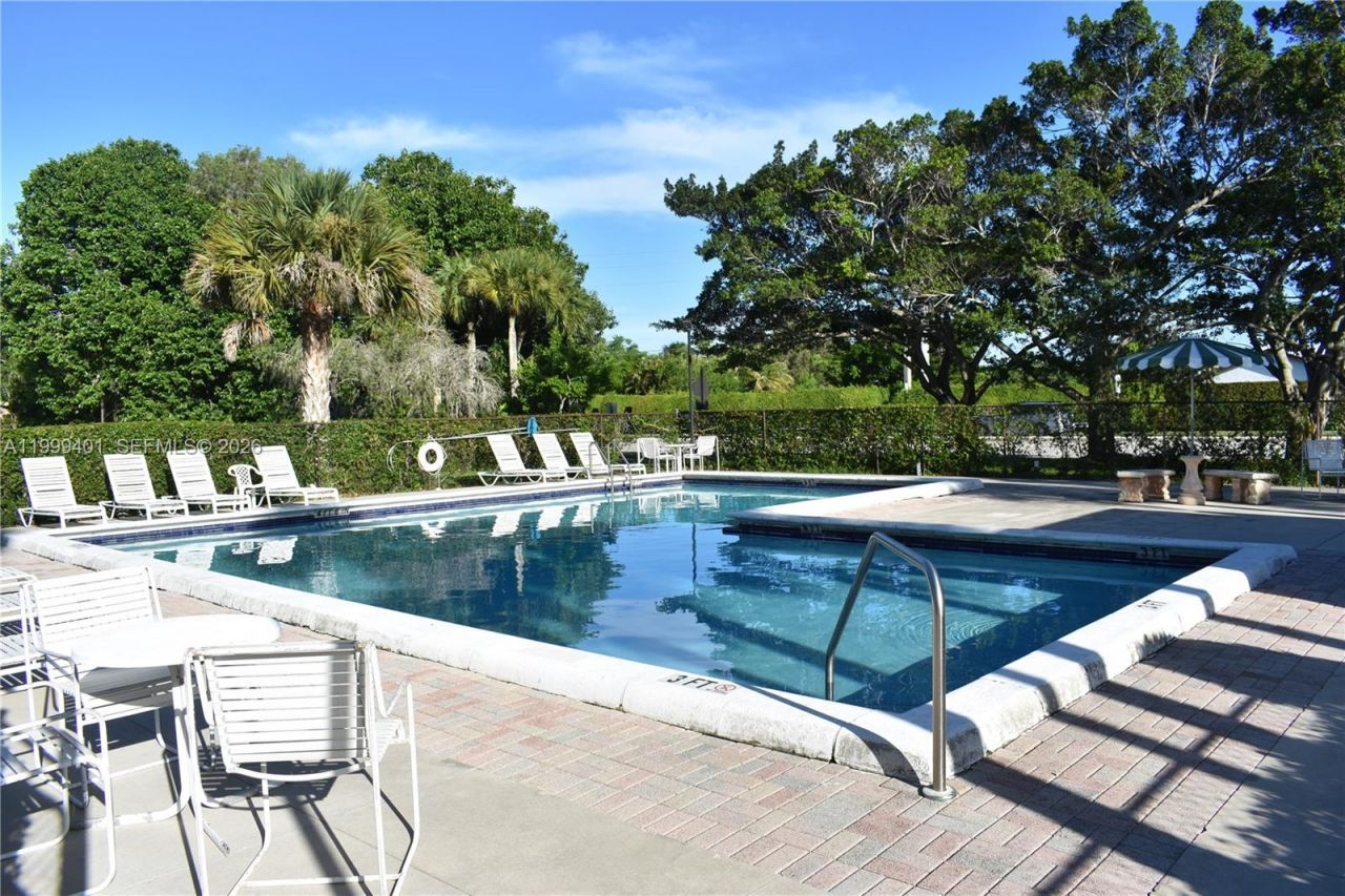 454 Lakeview Dr , Unit 2, Weston, FL 33326 Photo