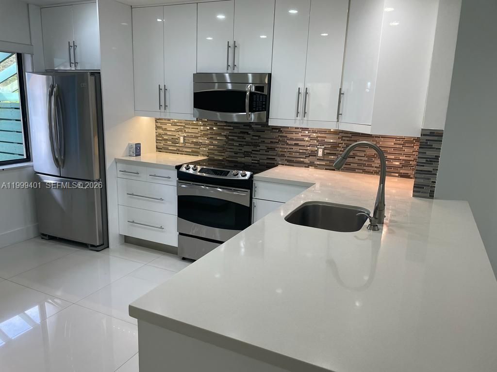 454 Lakeview Dr , Unit 2, Weston, FL 33326 Photo