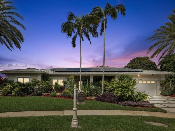 16751 Waters Edge Dr, Weston, FL 33326