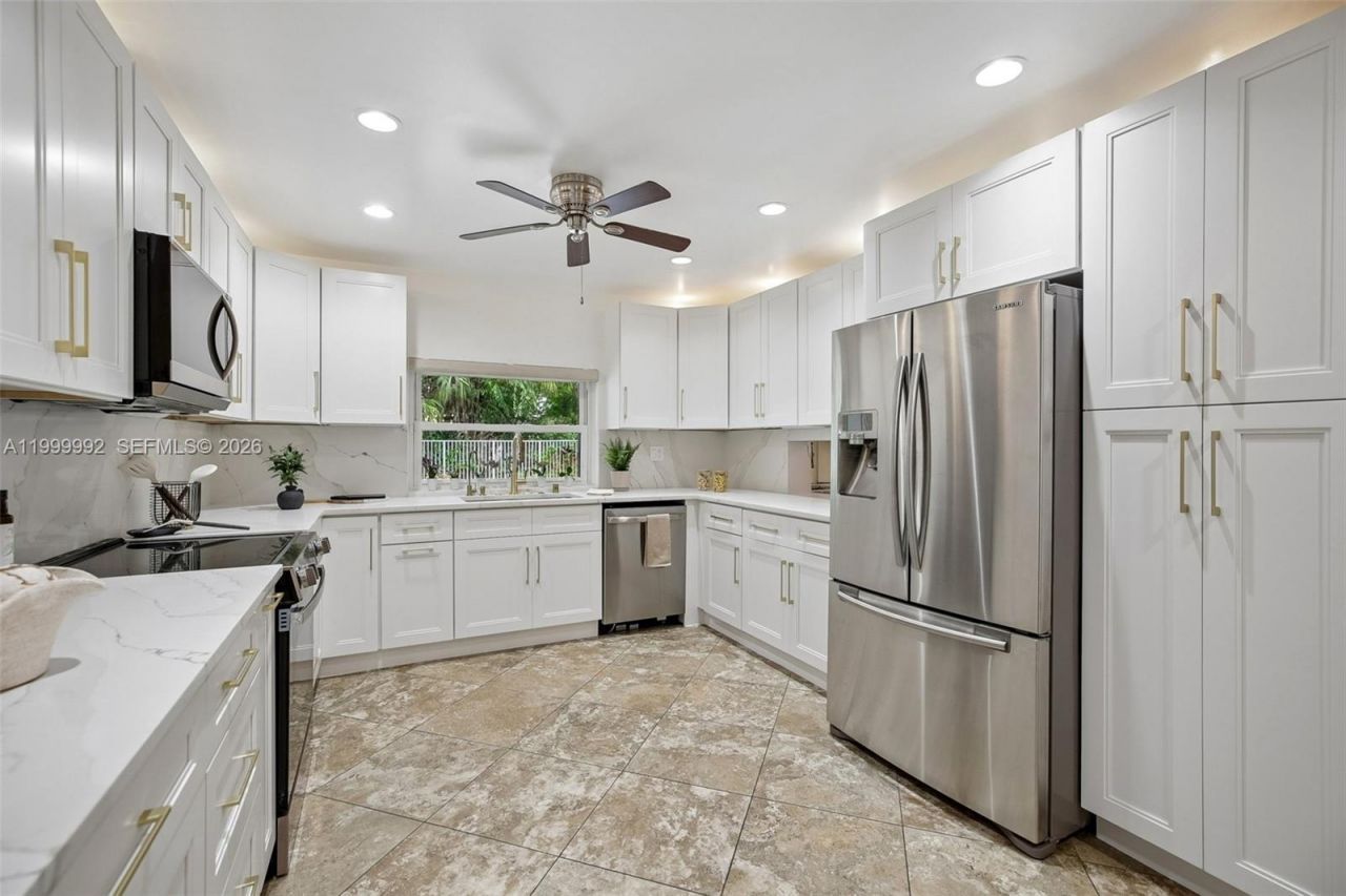 16751 Waters Edge Dr, Weston, FL 33326 Photo