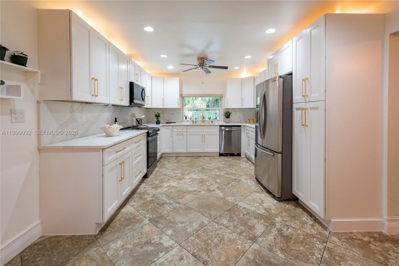 16751 Waters Edge Dr, Weston, FL 33326 Photo
