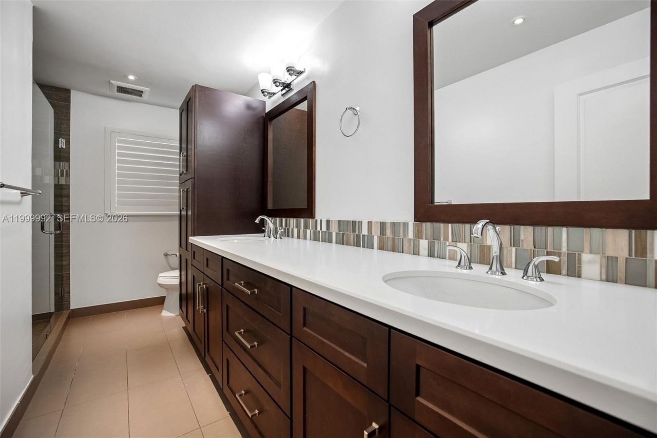 16751 Waters Edge Dr, Weston, FL 33326 Photo