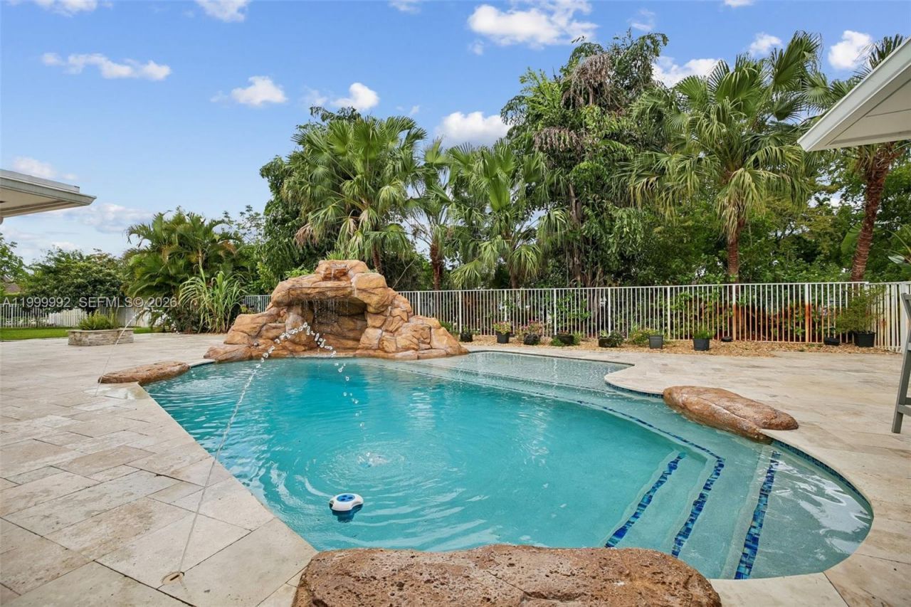 16751 Waters Edge Dr, Weston, FL 33326 Photo