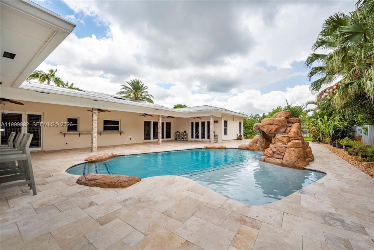 16751 Waters Edge Dr, Weston, FL 33326 Photo