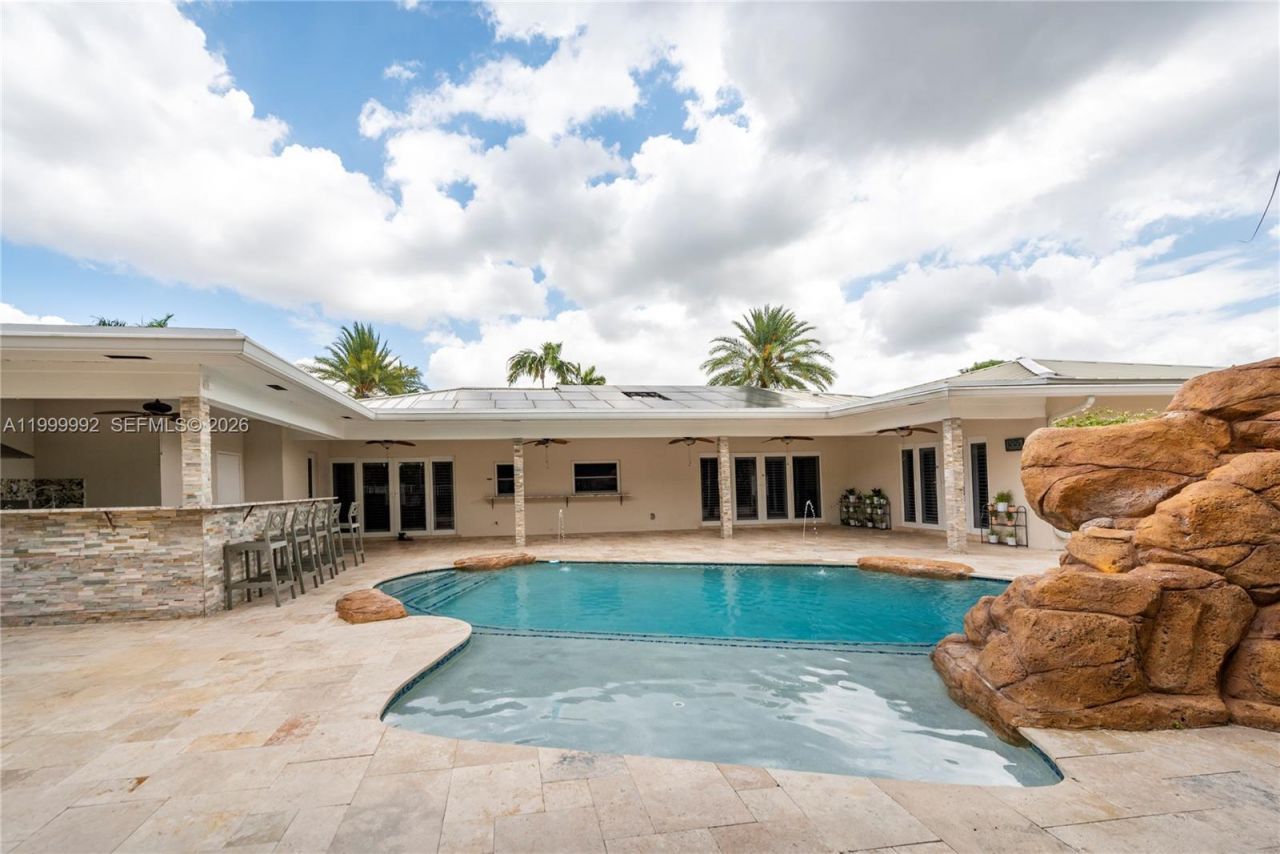 16751 Waters Edge Dr, Weston, FL 33326 Photo