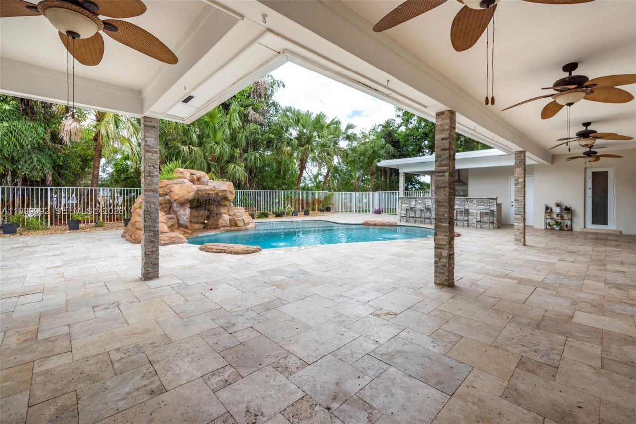 16751 Waters Edge Dr, Weston, FL 33326 Photo