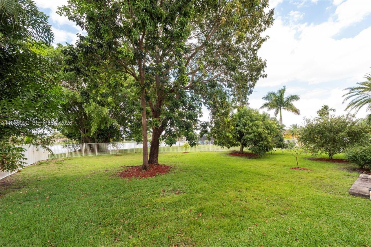 16751 Waters Edge Dr, Weston, FL 33326 Photo