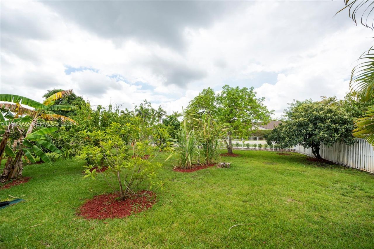 16751 Waters Edge Dr, Weston, FL 33326 Photo