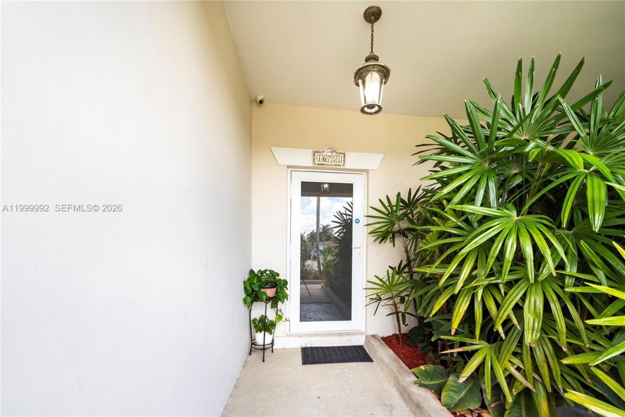 16751 Waters Edge Dr, Weston, FL 33326 Photo