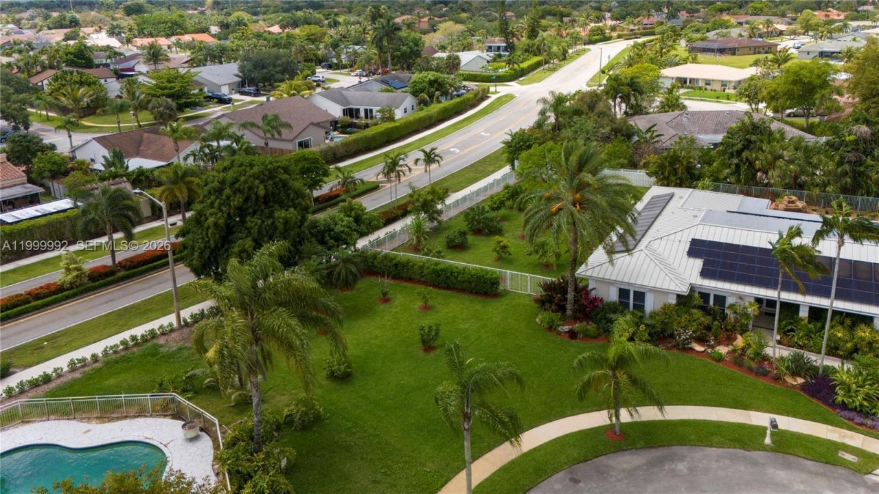 16751 Waters Edge Dr, Weston, FL 33326 Photo